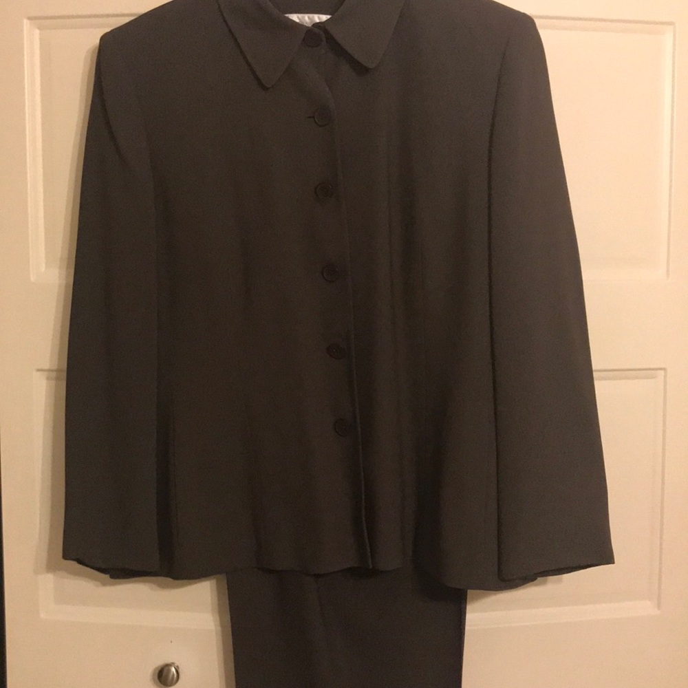 Jones New York women’s professional pant suit.